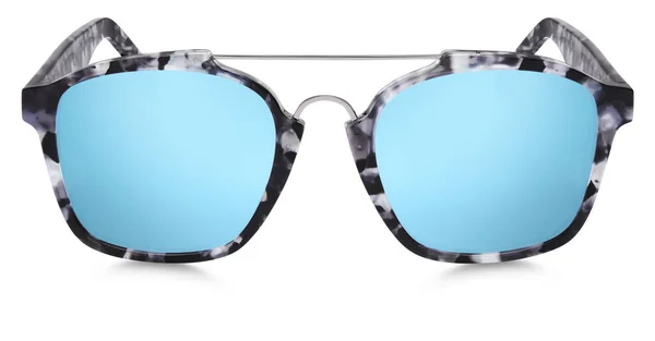 Occhiali da sole maculati lenti a specchio blu isolate su backgrou bianco — Foto Stock