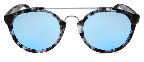 Occhiali da sole maculati lenti a specchio blu isolate su backgrou bianco — Foto Stock