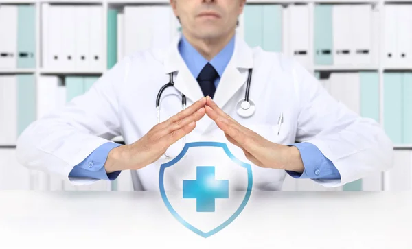 Orvosi egészségügyi biztosítás fogalmát, kereszt-szimbólum — Stock Fotó