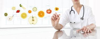 sağlıklı gıda takviyeleri kavramı, bir beslenme uzmanı doktor el 