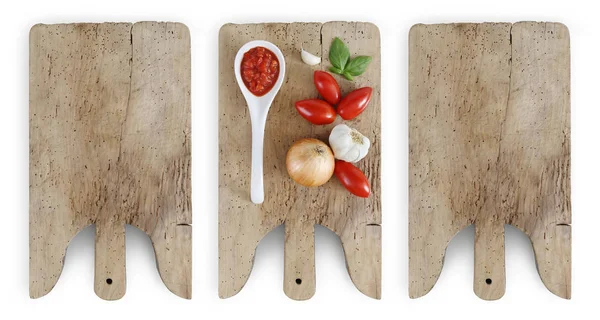 Konzept des Kochens mit Holzschneidebrett, Tomaten, Zwiebeln,, b — Stockfoto