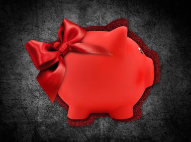 hediye kartı etiket kırmızı glitte ile kırmızı bir piggy banka şeklinde