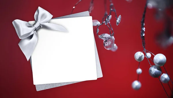 Natal cartão presente saudação com fita de prata arco e mistleto — Fotografia de Stock