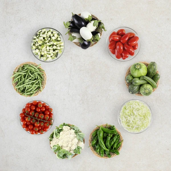 Comida vista superior vegetais isolados na bancada de cozinha de mármore, web — Fotografia de Stock