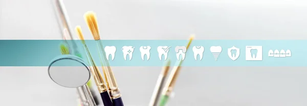 Herramientas conceptuales técnicas dentales con iconos de dientes y símbolos web — Foto de Stock