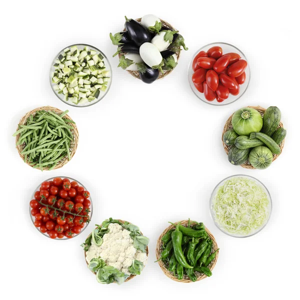 Продукты питания сверху вид овощи изолированы на белой кухне столешницы, скопировать — стоковое фото