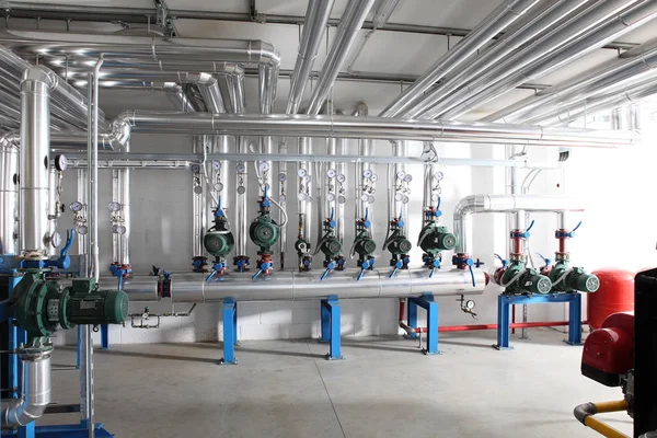 Pump , manometer, pipes and faucet valves of heating system in a — Stock Image Pump , manometer, pipes and faucet valves of heating system in a Stock Photo