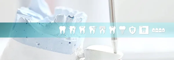 Tandteknikern konceptet artikulatorn verktyg med tänder ikoner och — Stockfoto