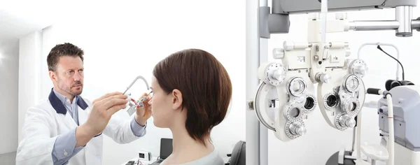 Optometrist with trial frame examining eyesight  woman patient i — Stock Photo, Image