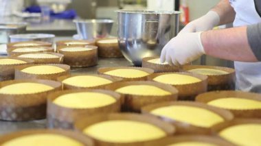 pasta şefi el hamur için Paskalya tatlı krema kek ekmek