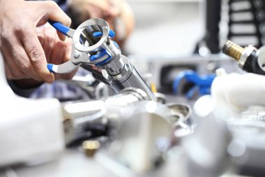 iş yerinizde bir banyo, sıhhi tesisat tamir Servisi, tesisatçı olarak eller