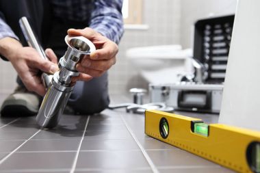 iş yerinizde bir banyo, sıhhi tesisat tamir Servisi, tesisatçı olarak eller