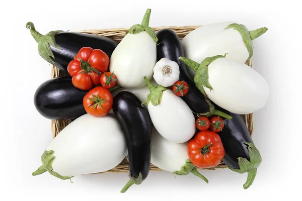 Comida vista superior berinjelas brancas e pretas com tomates e alho — Fotografia de Stock