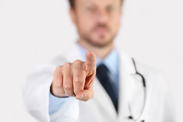 Izole Edilmiş Doktor Dokunuşu Ekranı Parmağınızla Beyaz Kopya Alanı Arkaplanını — Stok fotoğraf