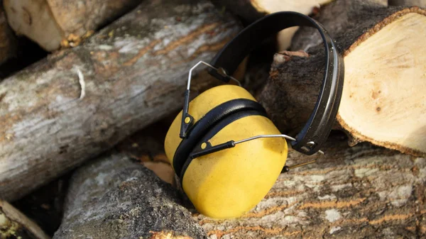 Earmuffs, ear protectors for chain saws to avoid noise