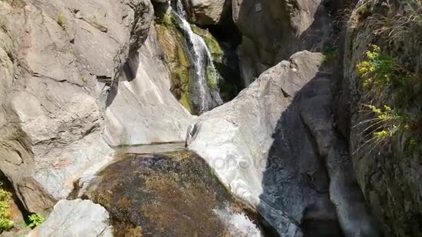 Suchurum waterval Karlovo Bulgarije — Stockvideo