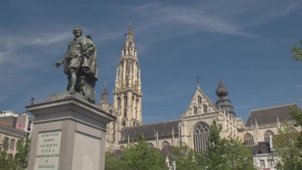 Rubens άγαλμα στην πράσινη πλατεία στην Αμβέρσα — Αρχείο Βίντεο