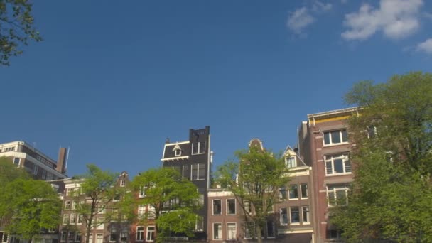 Будинки чудовий каналу в Амстердамі — стокове відео