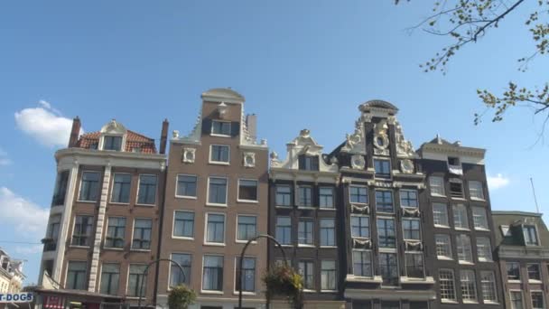 Будинки чудовий каналу в Амстердамі — стокове відео