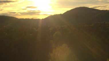 dağ ve orman günbatımı