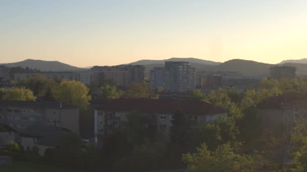 城市上空的日出阳光 — 图库视频影像