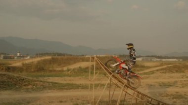 Profesyonel moto cross motorcu atlar