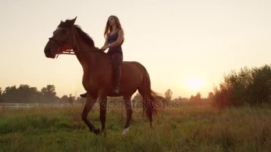 Unschuldige Blondine Reiten Unschuldige Blondine Reiten
