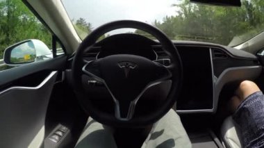 FPV: Tanınmayan kişi kendini otomatik pilotta ellerimi ile araba sürücüleri