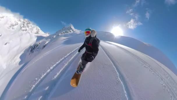 Lens Flare: Extreme freerider shredding ungroved slopes in Beautiful Canada. — стокове відео