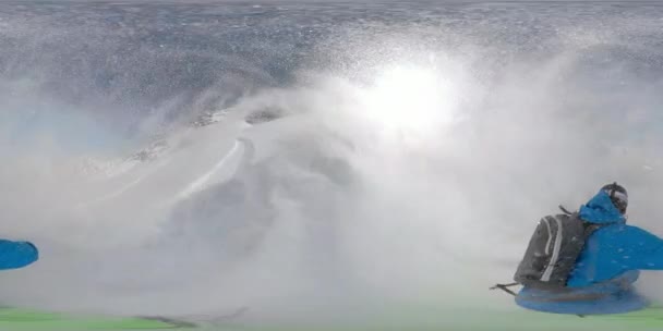 360 Vr: Pro snowboarder heliboarding in Bella Coola op perfecte winterdag. — Stockvideo