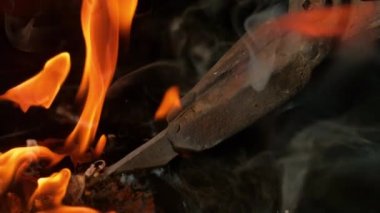 Makro, Dof: Isı tedavisi sırasında kızgın yağın etrafında dönen yanma bıçağı