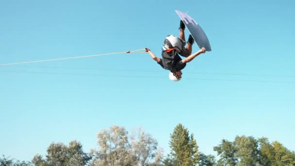 TIME REMAP: Stoked wakeboarder takes off the ramp and does a cool backflip. — Stock Video