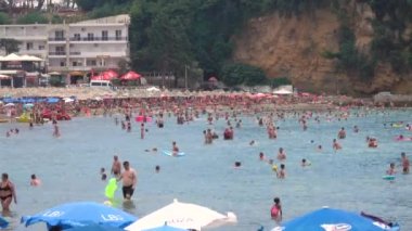 TIMELAPSE: Turistleri resimli Hırvat plajlarına getiren toplu turizm