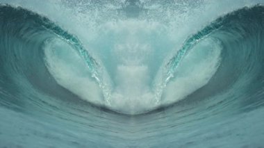 İki dalga güzel bir kalp oluşumu yaratıyor.