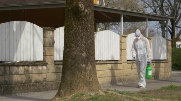 COPY SPACE: Medical specialist decontaminates the suburbs with antiviral spray — Stock Video