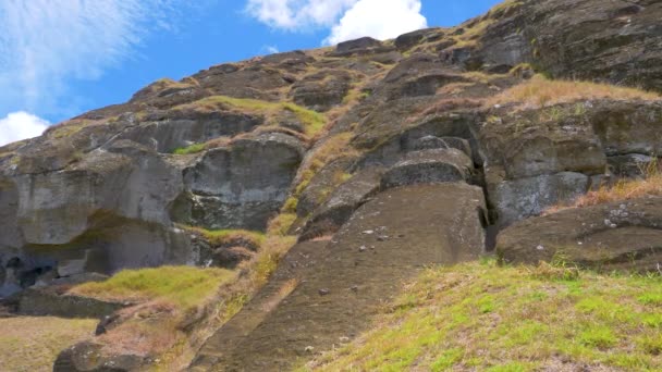 閉じる:古代エル・ジガンテ像は、チリの離島に建立されていません. — ストック動画