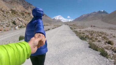 Bir kadın seni Everest 'e götürürken elinden tutar..