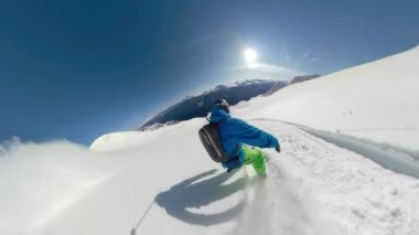 VR 360: Snowboardcu, British Columbia 'nın muhteşem manzarasıyla pistten ayrıldı.