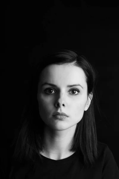 Hermosa Chica Joven Negro Blanco Retrato Estudio Negro Fondo — Foto de Stock