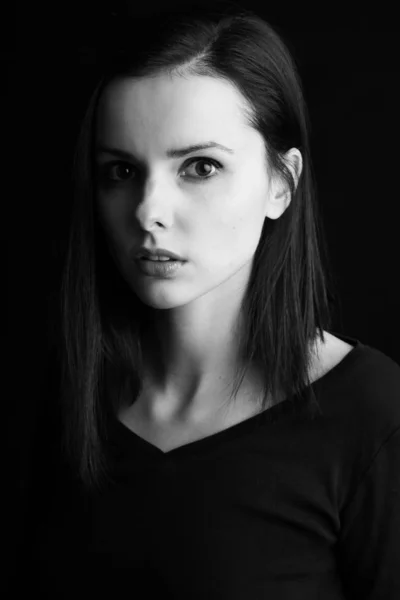 Schöne Junge Mädchen Schwarz Weiß Porträt Studio Schwarzen Hintergrund — Stockfoto