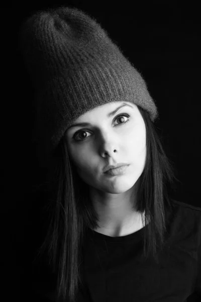 Красивая Молодая Девушка Шляпе Черно Белая Фотография — стоковое фото