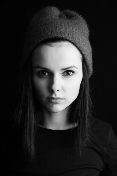 Красивая Молодая Девушка Шляпе Черно Белая Фотография — стоковое фото