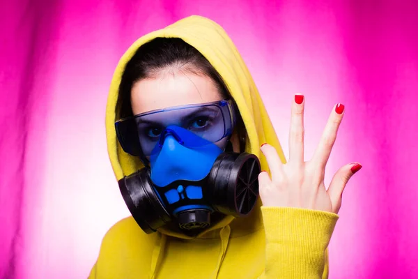 Dziewczyna Zielonej Bluzie Przemysłowej Maski Twarz Gogle — Zdjęcie stockowe
