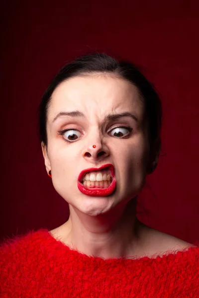 Menina Bonita Com Ponto Vermelho Nariz — Fotografia de Stock