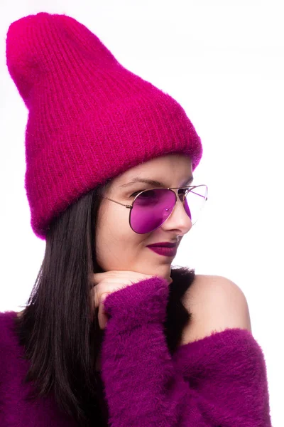 Girl Purple Sweater Purple Glasses Purple Lipstick Lips Pink Hat — Stock Photo, Image