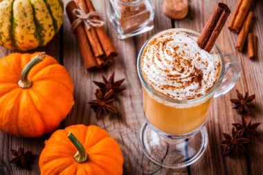 Kabak spice latte krem şanti ile 