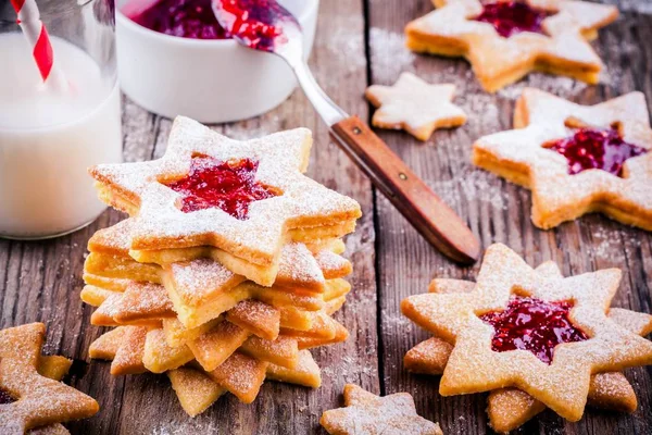 Natal Linzer biscoitos com geléia de framboesa — Fotografia de Stock