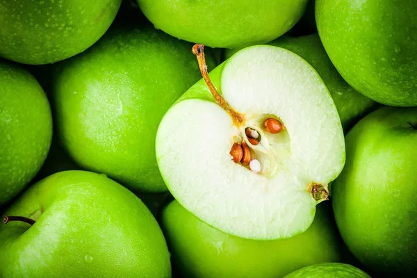 Pommes vertes juteuses biologiques. vue ci-dessus — Photo