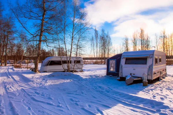 Camping z przyczep kempingowych w zimie — Zdjęcie stockowe
