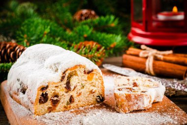 Geleneksel Noel stollen meyveli kek